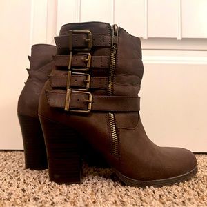 Brown bootie boots!